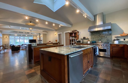 Friday Harbor House | Luxury Mitchell Bay Hideaway - Escape to this 4,000 sq ft retreat with Hot Tub!