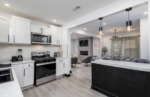 Detroit House | Luxury Modern 2 bed 1 bath Getaway