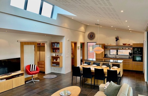 Bifroest Cottage | Luxury, Modern, Amazing River/Mountain view with Hot Tub. Winter/Summer Holiday