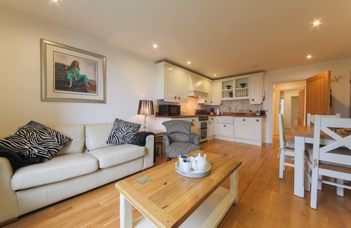 Carbis Bay Apartment | Luxury Modern Apartment Perfect For Relaxing Breaks Any Time Of Year
