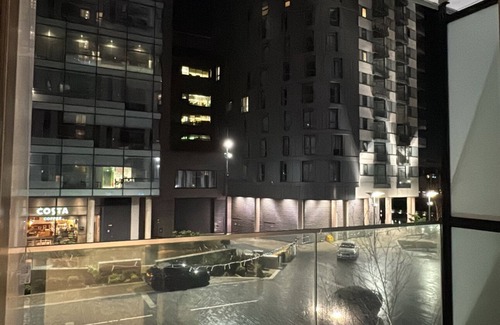 Trafford Apartment | Luxury Modern Balcony Apartment - Media city - next to old Trafford