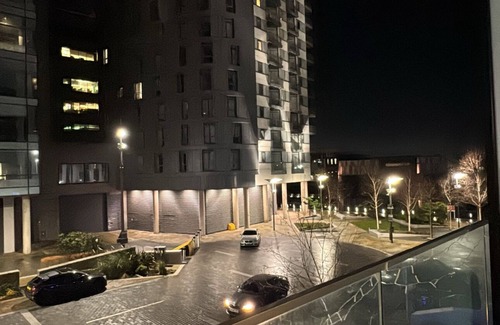 Trafford Apartment | Luxury Modern Balcony Apartment - Media city - next to old Trafford