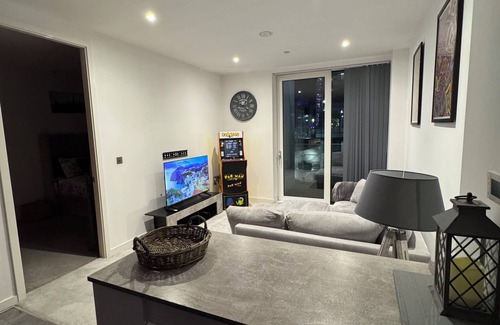Trafford Apartment | Luxury Modern Balcony Apartment - Media city - next to old Trafford