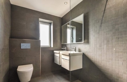 Hayling Island House | Luxury Modern Home with Sea Views - Sleeps 8