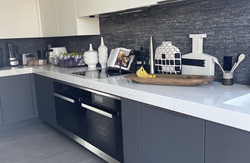 Elkhorn House | LUXURY MODERN HOME LOADED WITH ALL THE EXTRAS