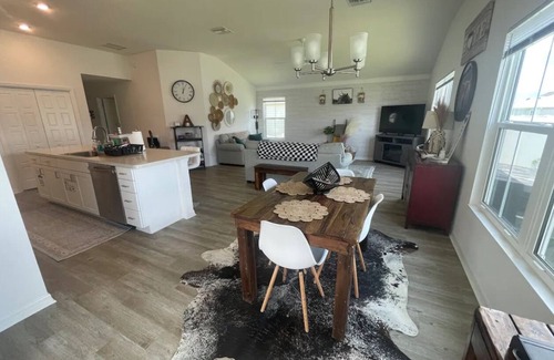 Sumter County House | Luxury Modern Home-Central FL. Pet Friendly