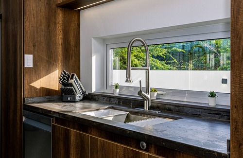 Bubali House | Luxury, Modern Home w/Resort-Style Pool& Private Veranda *Near Eagle Beach*