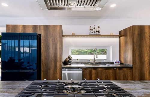 Bubali House | Luxury, Modern Home w/Resort-Style Pool& Private Veranda *Near Eagle Beach*