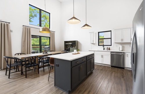 Forsyth House | Luxury Modern Retreat on Taneycomo On-Suite Bathrooms Hot Tub Outdoor Pool