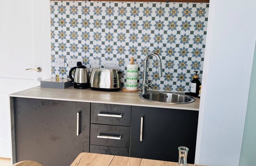 Bonnington Condo | Luxury Modern Studio l Central Edinburgh l Pet Friendly