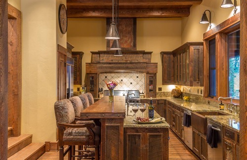 Big Sky House | Luxury Moonlight Basin Ski Chalet, Gorgeous Views, sleeps 22, 6 B/R 6½ Bath