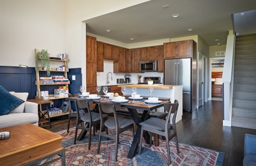 Rendezvous House | Luxury Mountain Cabin 17 I Private Hot Tub I Great Views I Best Price I Discounted Attractions