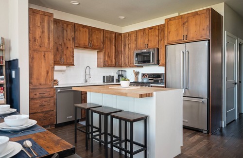 Rendezvous House | Luxury Mountain Cabin 17 I Private Hot Tub I Great Views I Best Price I Discounted Attractions