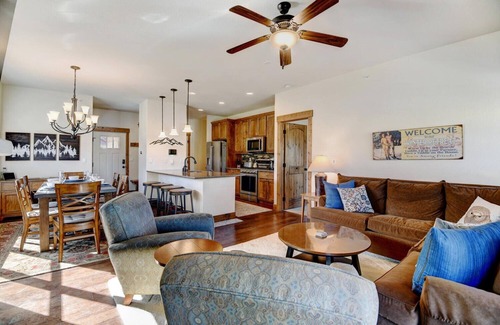 Rendezvous House | Luxury Mountain Chalet 89 I Private Hot Tub I Great Views I Best Price I Discounted Attractions