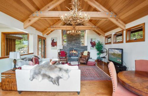 Lake Forest House | Luxury Mountain Chalet Deck w BBQ & Lake Views