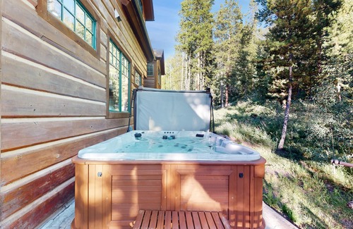 Keystone House | Luxury mountain estate w/private hot tub, home theater, two W/Ds, & spa