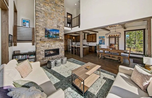 Cle Elum House | Luxury Mountain Home w/Hot Tub on 5 Acres!
