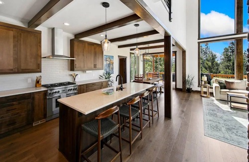 Cle Elum House | Luxury Mountain Home w/Hot Tub on 5 Acres!
