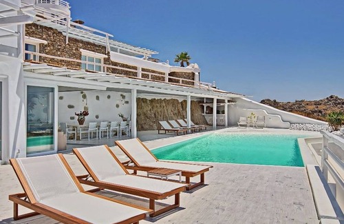 Fanari Villa | Luxury Mykonos Villa | Villa Mykonos | Luxurious Private Pool | Kastro