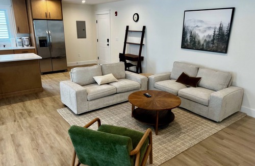 Montgomery Apartment | Luxury New 1BR 950 sq ft apartment. Sleeps 4. Stocked Kitchen, 2 Tvs, Parking.
