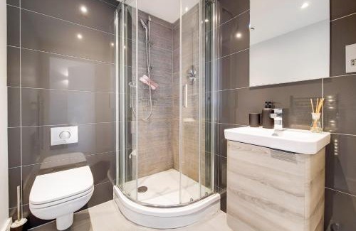Edgware Apartment | Luxury New 2 Bed/2 Bathroom Flat With Balcony