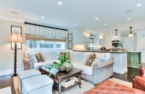Harbor View House | Luxury Newport Beach Home in Family Friendly Neighborhood