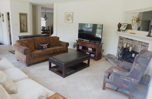 Lower Basin Lake Travis House | Luxury Nook