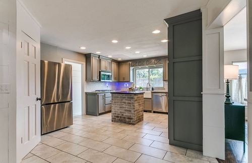 Norman House | Luxury Norman Estate: Pool, 3 Kings, 10min to OU & 25min to Bricktown. NO BUNKS!