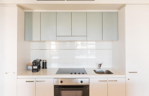 Adelaide Central Business District Apartment | Luxury Oaks Horizons Apartment with a Pool