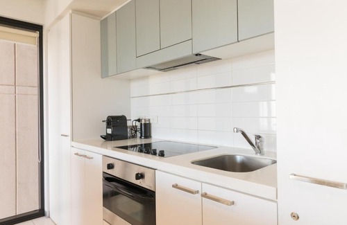 Adelaide Central Business District Apartment | Luxury Oaks Horizons Apartment with a Pool