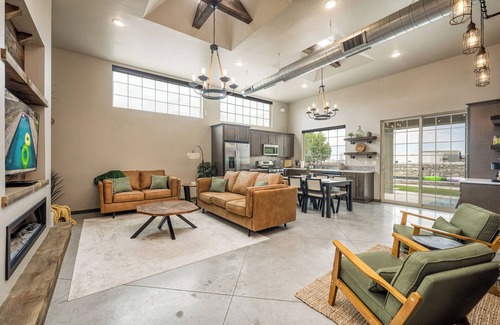 Las Cruces House | Luxury Oasis Best Location Pool Ping Pong CoffeeBar Fireplace Grill