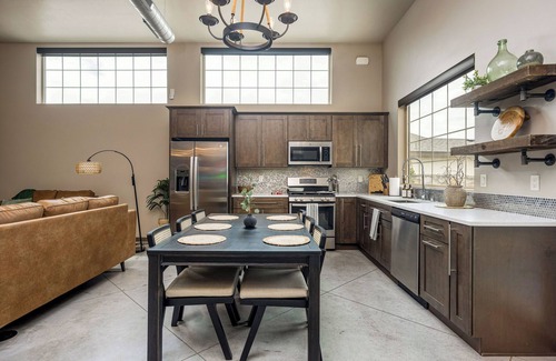 Las Cruces House | Luxury Oasis Best Location Pool Ping Pong CoffeeBar Fireplace Grill