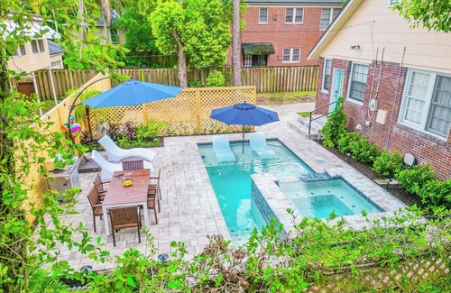 San Marco House | Luxury Oasis + Guest Suite Pool, Hot Tub & Grill Patio