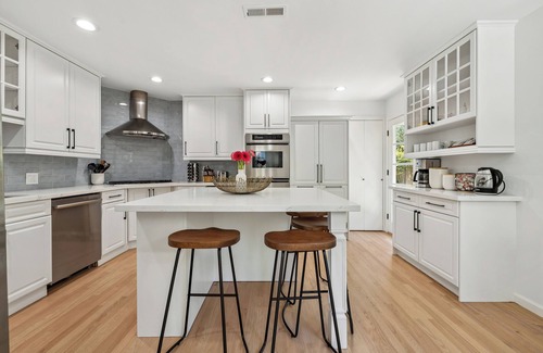 The Willows House | Luxury Oasis Steps from Palo Alto and Stanford, Chef's Kitchen, Workspaces, Gym