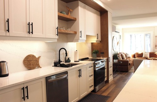 Charlotte's Shore House | Luxury Ocean Beach House - Amazing Views, Private Beach, Great Fishing!