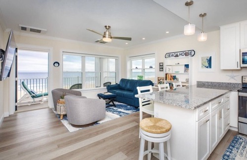 Hampton Condo | Luxury Oceanfront 2-bedroom condo with VIEWS in Hampton