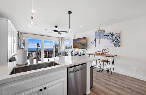 San Clemente Apartment | Luxury Oceanview Penthouse Retreat bikes 5starstay