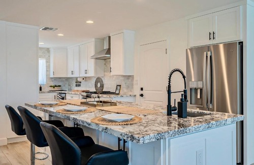 South Scottsdale Villa | Luxury Old Town Scottsdale Home with Pool King Bed & Putting Green - Casa Gram