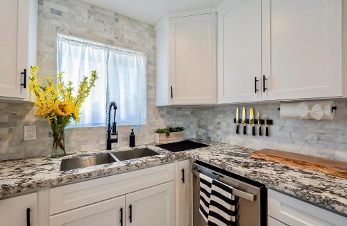 South Scottsdale Villa | Luxury Old Town Scottsdale Home with Pool King Bed & Putting Green - Casa Gram