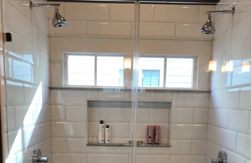 Biddleville House | Luxury on-suite | Ideal Proximity to Uptown/NBA/NFL Stadium | Child/Pet Friendly