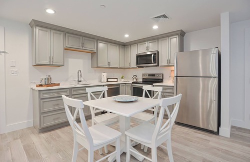 Plymouth Cultural District Apartment | Luxury One Bedroom Condo (675S.F.)