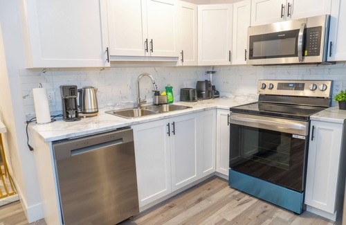 Dieppe House | Luxury One Bedroom Private Apartment