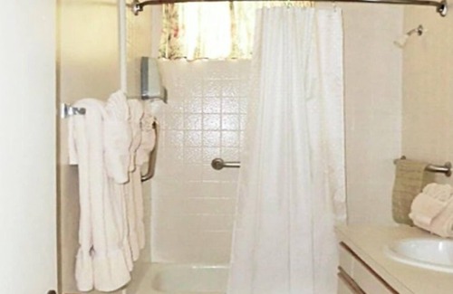Deep Well Ranch Resort | Luxury one bedroom and one bathroom unit with full amenities
