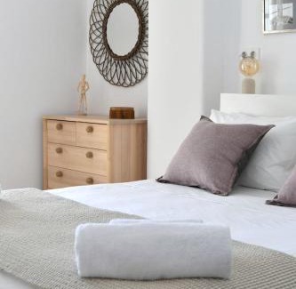 Glisidia Villa | Luxury Paros Villa Villa Ianthe Striking Beauty 4 Bedrooms Glisidia