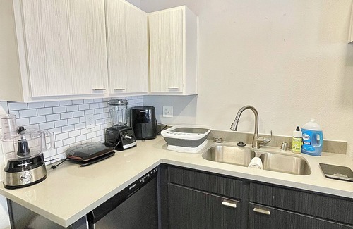 Paradise Apartment | Luxury Plus: Fifty Shades of Vegas. Cozy, Clean, and Stylish. 1bed,1bath.