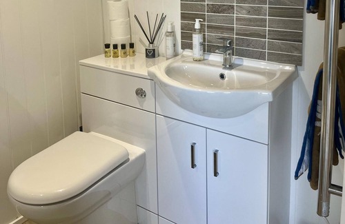 Aberaeron Cabin | Luxury Pods - Sleeps 2 & Free Parking