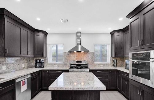 Pompano Isles House | Luxury Pompano Palace Pool And Private Yacht Dock