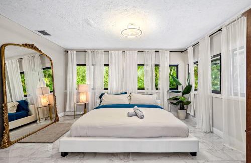 Hunt Club House | Luxury Pool Home