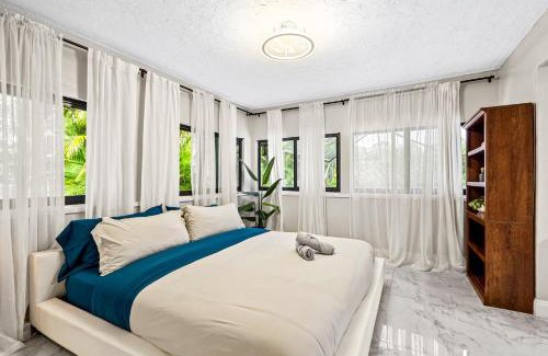 Hunt Club House | Luxury Pool Home