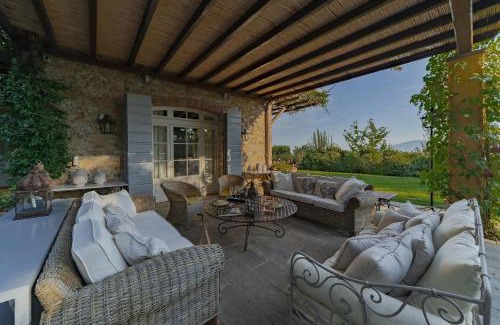 Nozanno Villa | Luxury Pool Villa Oliveto